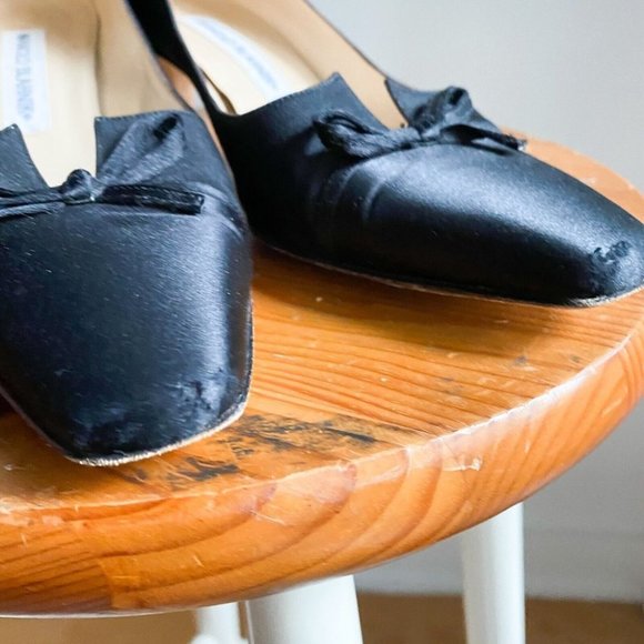 Vintage Manolo Blahnik Black Satin Classic Kitten Heel Heels w Bow Accent 37 - Picture 4 of 11